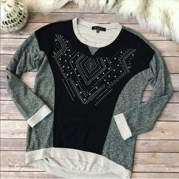 💗Gorgeous B.L.E.U sequined blouse💗 - Picture 2 of 7